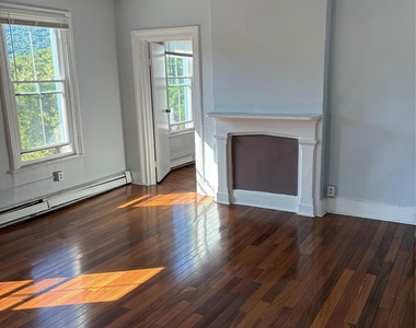500 Main St - Photo Thumbnail 2