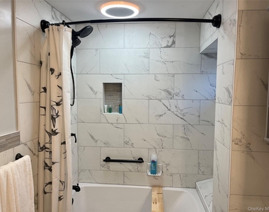 824 W Main Street - Photo Thumbnail 5