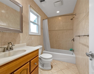 11 Nesaquake Avenue - Photo Thumbnail 7