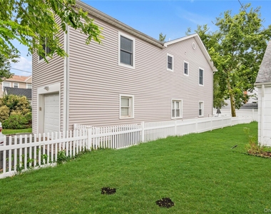 11 Nesaquake Avenue - Photo Thumbnail 13