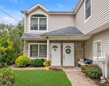 11 Nesaquake Avenue - Photo Thumbnail 1