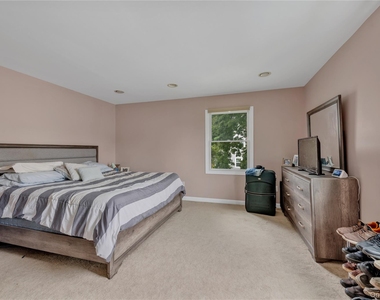 11 Nesaquake Avenue - Photo Thumbnail 5