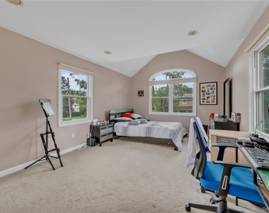 11 Nesaquake Avenue - Photo Thumbnail 6