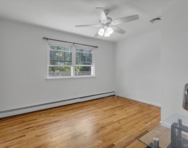 217 Bellerose Avenue - Photo Thumbnail 13