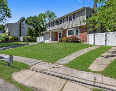 217 Bellerose Avenue - Photo Thumbnail 23