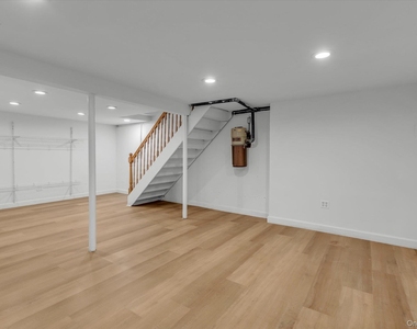 217 Bellerose Avenue - Photo Thumbnail 17