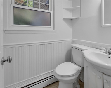 217 Bellerose Avenue - Photo Thumbnail 9