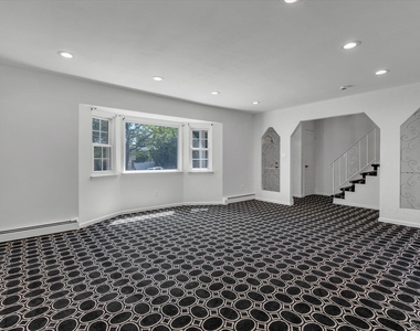 217 Bellerose Avenue - Photo Thumbnail 2