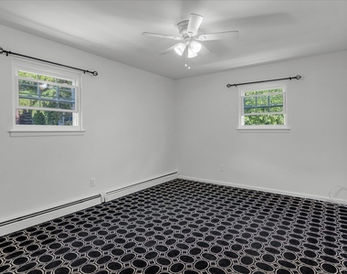 217 Bellerose Avenue - Photo Thumbnail 14
