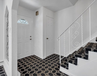 217 Bellerose Avenue - Photo Thumbnail 1