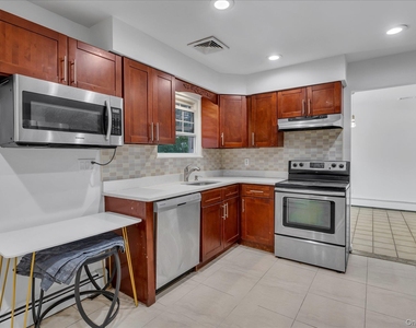 217 Bellerose Avenue - Photo Thumbnail 7
