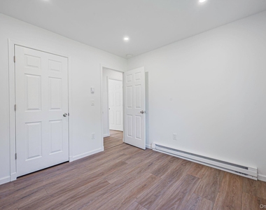 655 Post Avenue - Photo Thumbnail 12