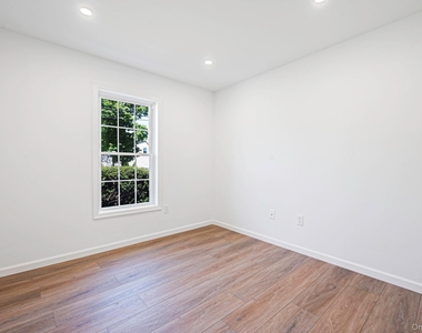 655 Post Avenue - Photo Thumbnail 9