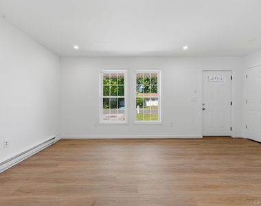 655 Post Avenue - Photo Thumbnail 3