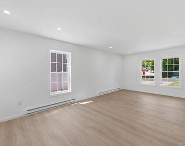 655 Post Avenue - Photo Thumbnail 8