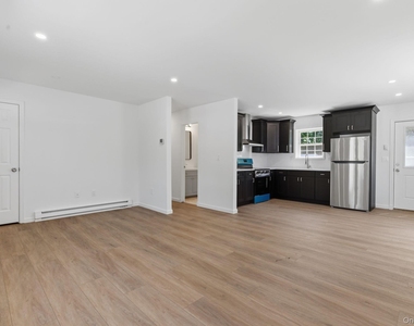 655 Post Avenue - Photo Thumbnail 4