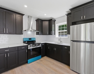 655 Post Avenue - Photo Thumbnail 5