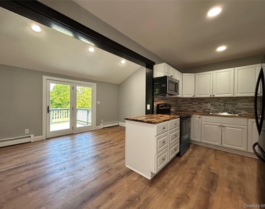 32 Reimer Avenue - Photo Thumbnail 3
