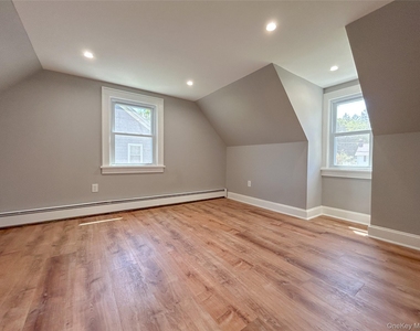 32 Reimer Avenue - Photo Thumbnail 7