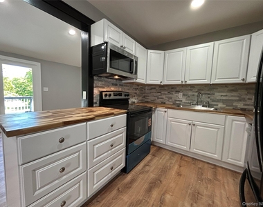 32 Reimer Avenue - Photo Thumbnail 1