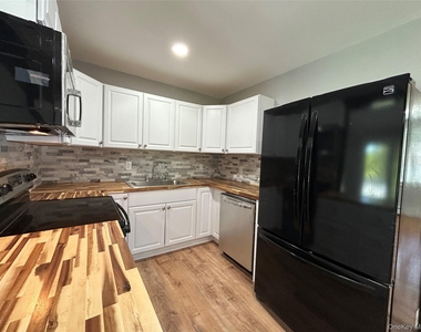 32 Reimer Avenue - Photo Thumbnail 2
