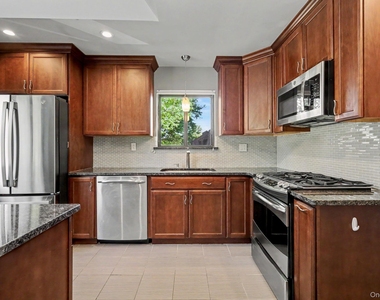212 Old Farm Lane - Photo Thumbnail 5
