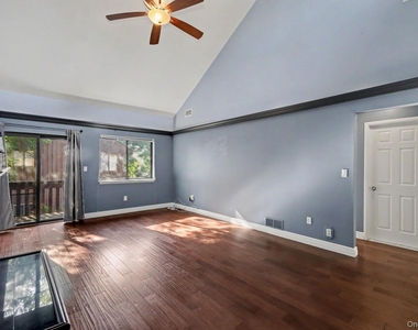 212 Old Farm Lane - Photo Thumbnail 2
