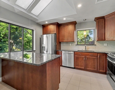 212 Old Farm Lane - Photo Thumbnail 4