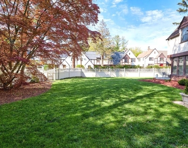 4 Glenwolde Park - Photo Thumbnail 18