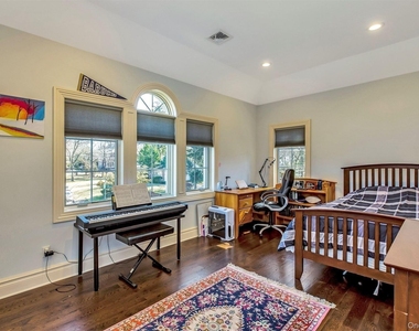 26 Spring Lane - Photo Thumbnail 5