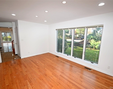 24 Warwick Road - Photo Thumbnail 7