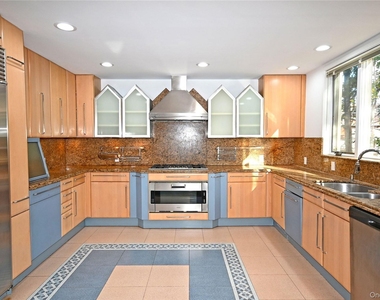 24 Warwick Road - Photo Thumbnail 8