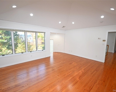 24 Warwick Road - Photo Thumbnail 3