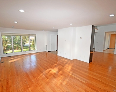 24 Warwick Road - Photo Thumbnail 5