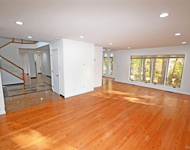 24 Warwick Road - Photo Thumbnail 2