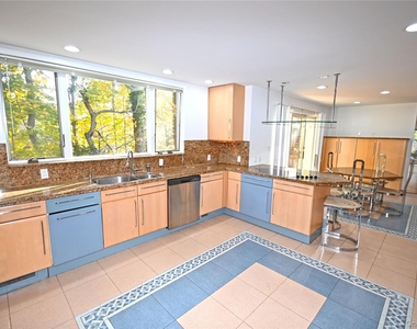 24 Warwick Road - Photo Thumbnail 11