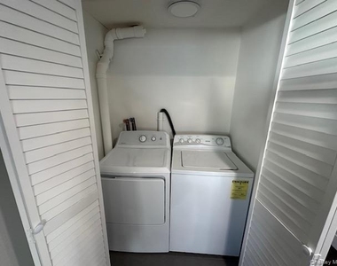 11 Nesaquake Avenue - Photo Thumbnail 13