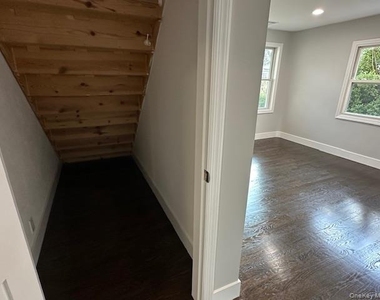 11 Nesaquake Avenue - Photo Thumbnail 12