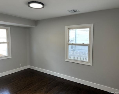 11 Nesaquake Avenue - Photo Thumbnail 11