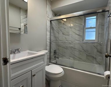 11 Nesaquake Avenue - Photo Thumbnail 10