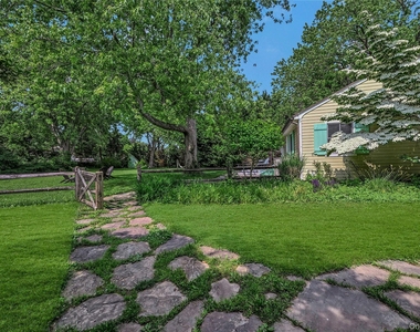 400 Town Creek Lane - Photo Thumbnail 2