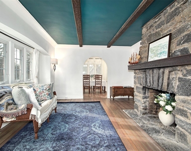 319 Oakland Beach Avenue - Photo Thumbnail 7