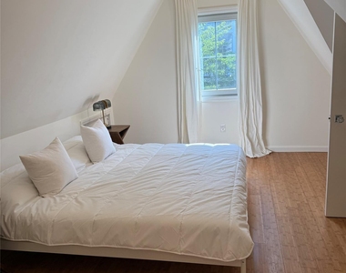 319 Oakland Beach Avenue - Photo Thumbnail 22