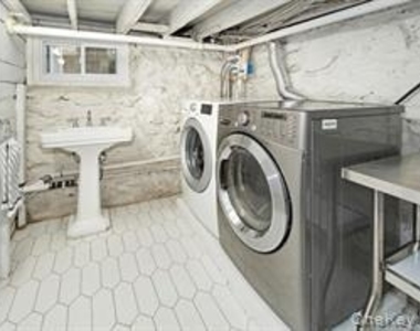 319 Oakland Beach Avenue - Photo Thumbnail 32