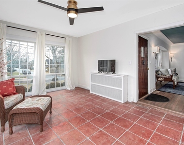 319 Oakland Beach Avenue - Photo Thumbnail 6