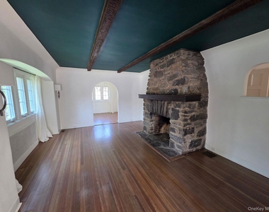 319 Oakland Beach Avenue - Photo Thumbnail 18