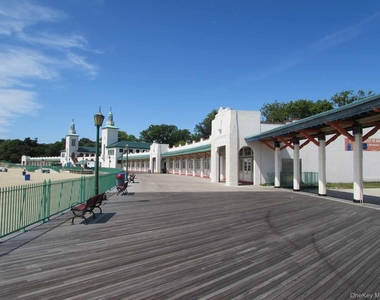 319 Oakland Beach Avenue - Photo Thumbnail 17
