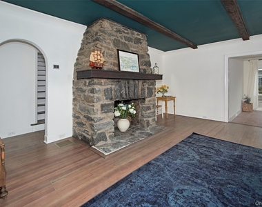 319 Oakland Beach Avenue - Photo Thumbnail 9