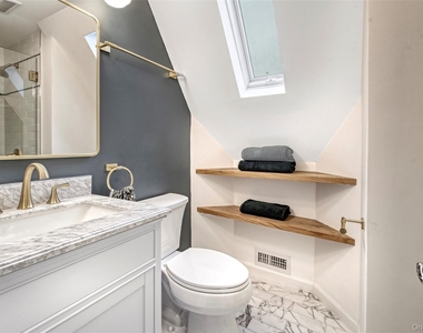 319 Oakland Beach Avenue - Photo Thumbnail 14