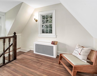 319 Oakland Beach Avenue - Photo Thumbnail 17
